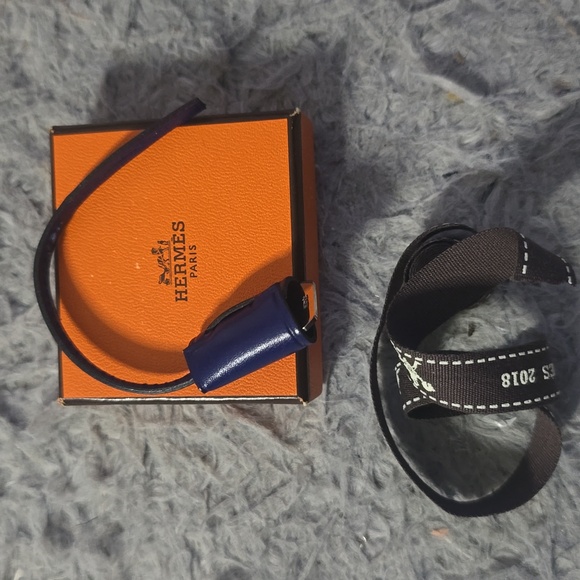 Hermès Blue & Silver Key/Bag Charm (EUC)(W/ BOX & RIBBON)✨️💙🩶✨️ - Picture 1 of 4